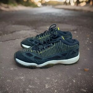 Nike Air Jordan 11 XI Retro Low Black Yellow Snake Sz 7 Y 306006-002 2007
